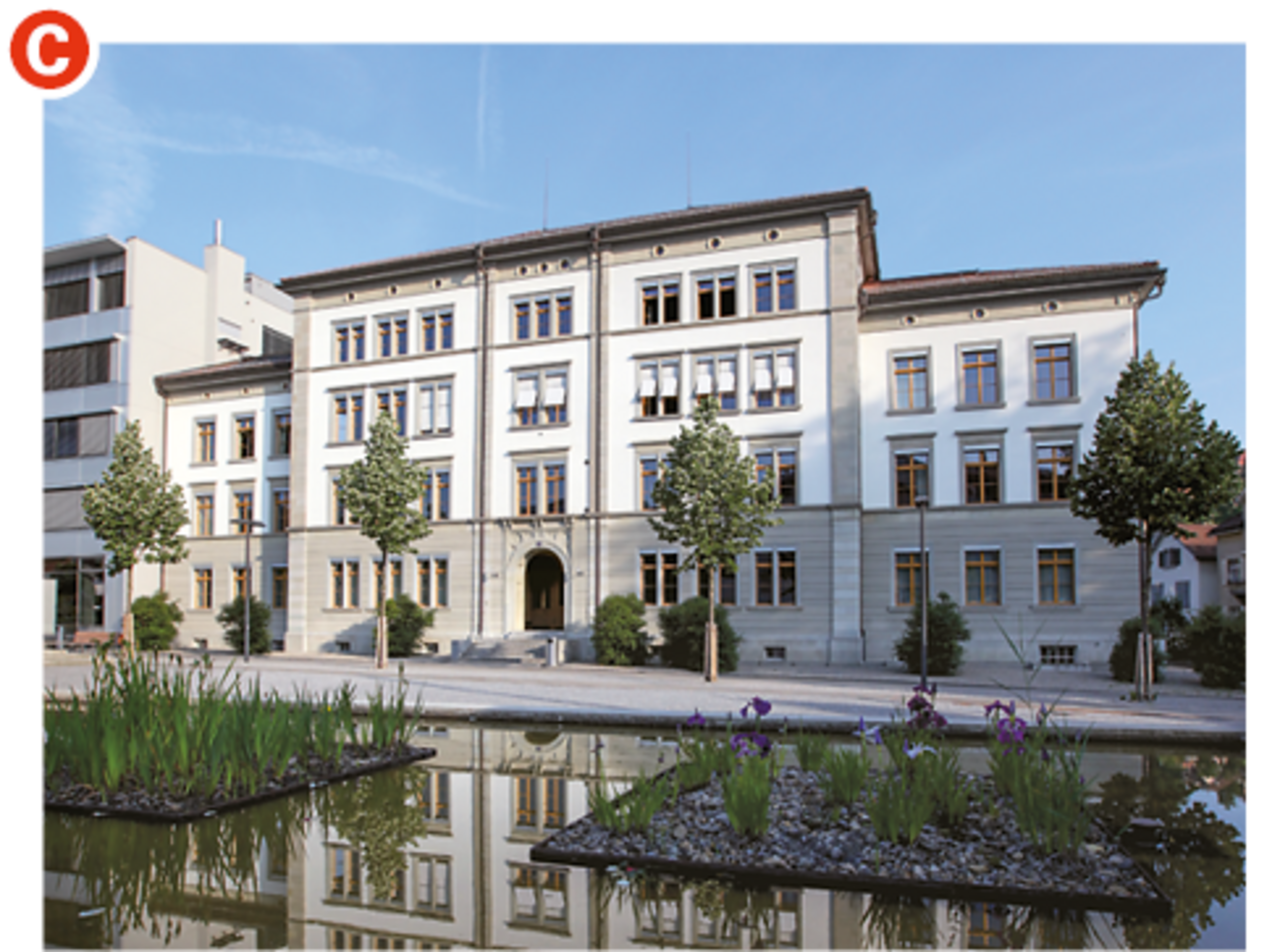 <p><strong>    Oberstufenschulhaus Blumenau</strong> <br />    Unterer Brühl 1–3 <br />    CH-9000 St.Gallen</p>
